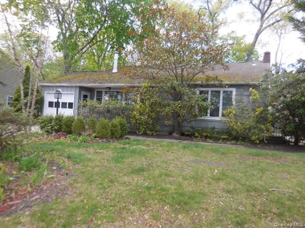 194 Phyllis Drive Patchogue NY 11772