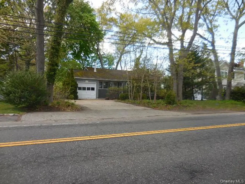 194 Phyllis Drive Patchogue NY 11772