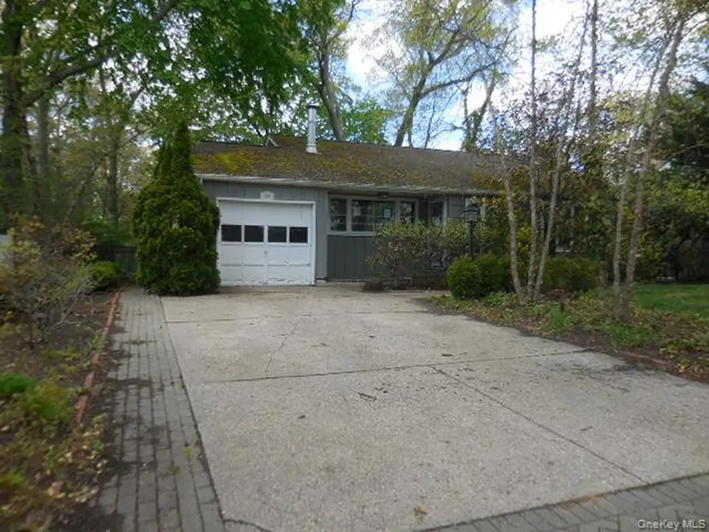 194 Phyllis Drive Patchogue NY 11772