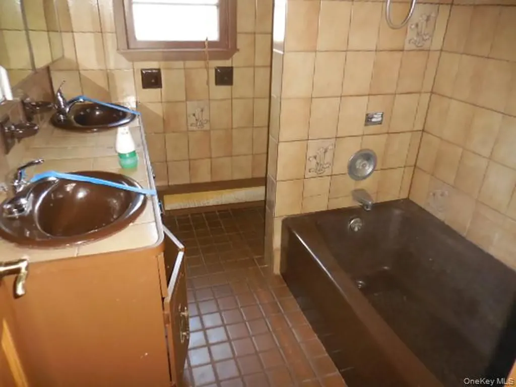 194 Phyllis Drive Patchogue NY 11772