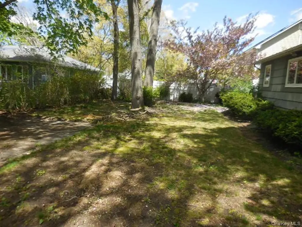 194 Phyllis Drive Patchogue NY 11772
