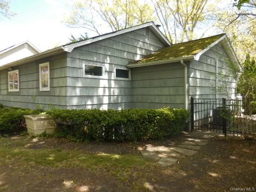 194 Phyllis Drive Patchogue NY 11772
