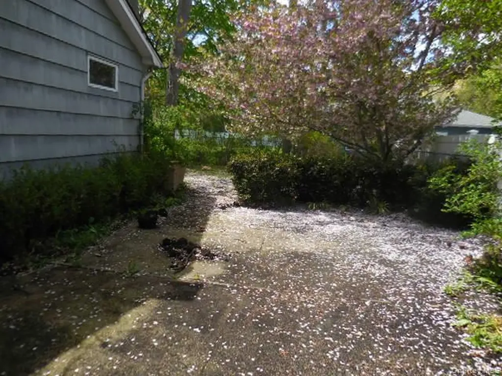 194 Phyllis Drive Patchogue NY 11772