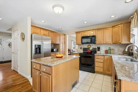 64 Oscawana Heights Road Putnam Valley NY 10579