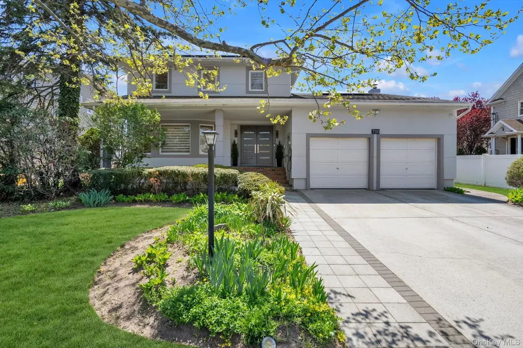 700 Sherwood Street North Woodmere NY 11581