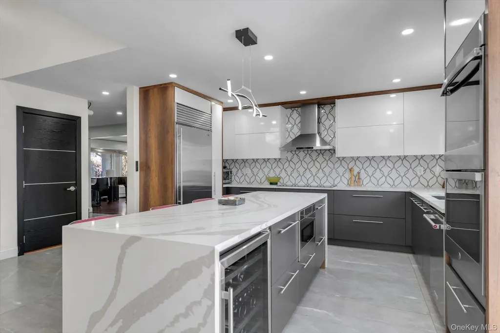 700 Sherwood Street North Woodmere NY 11581