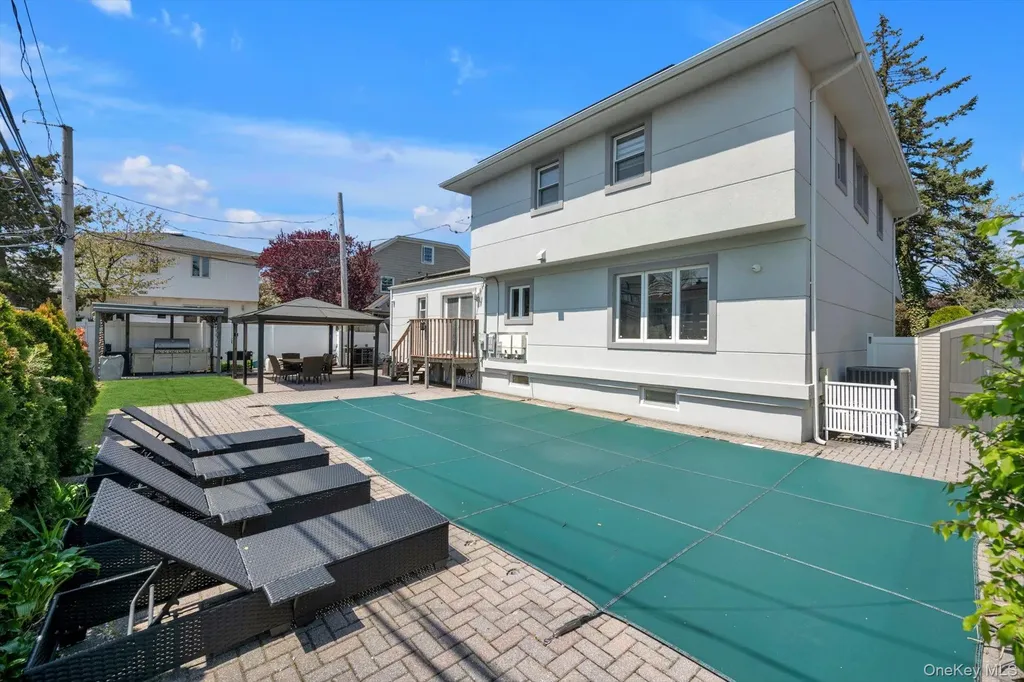 700 Sherwood Street North Woodmere NY 11581