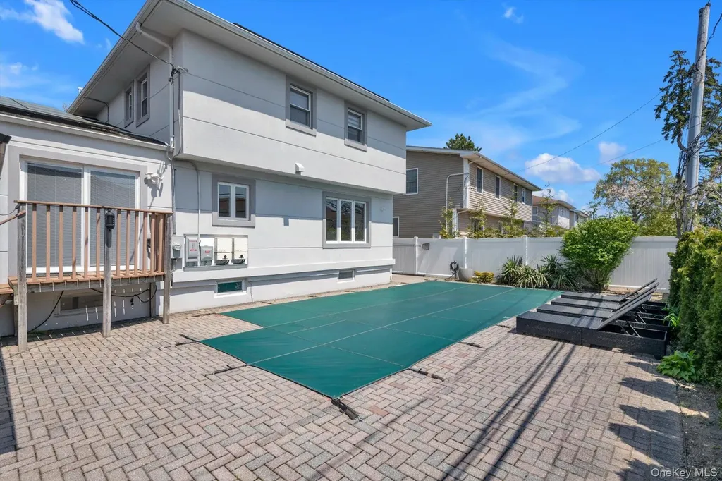 700 Sherwood Street North Woodmere NY 11581