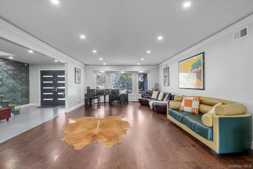 700 Sherwood Street North Woodmere NY 11581