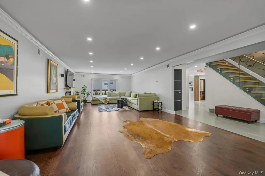 700 Sherwood Street North Woodmere NY 11581