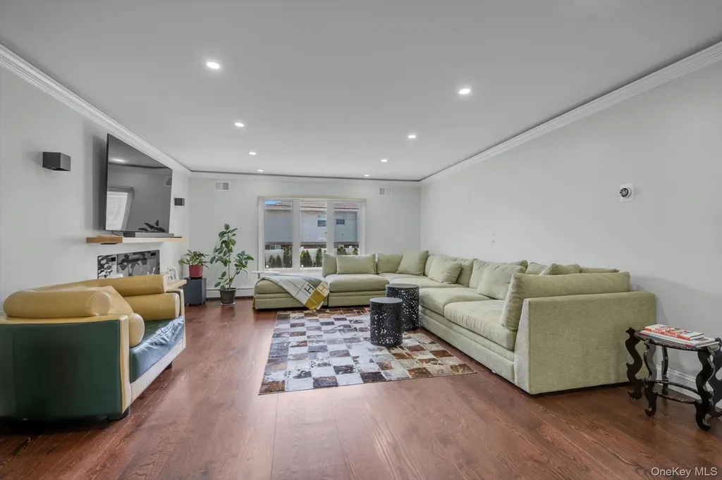 700 Sherwood Street North Woodmere NY 11581