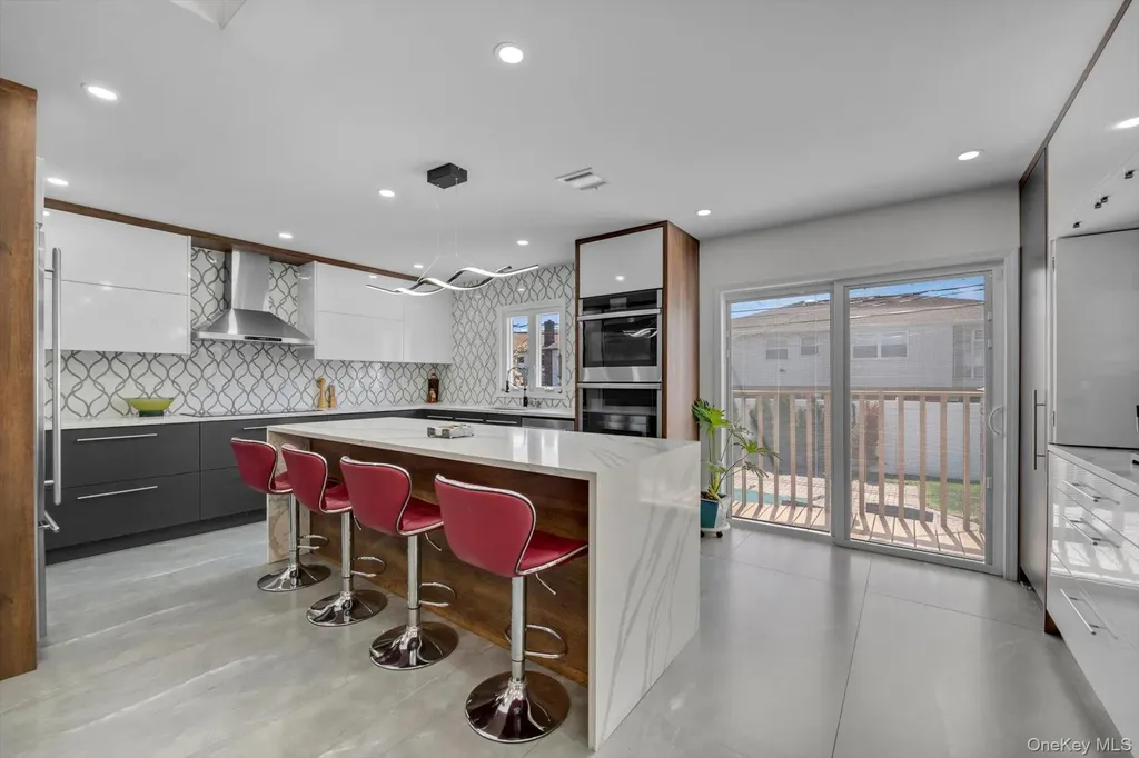 700 Sherwood Street North Woodmere NY 11581
