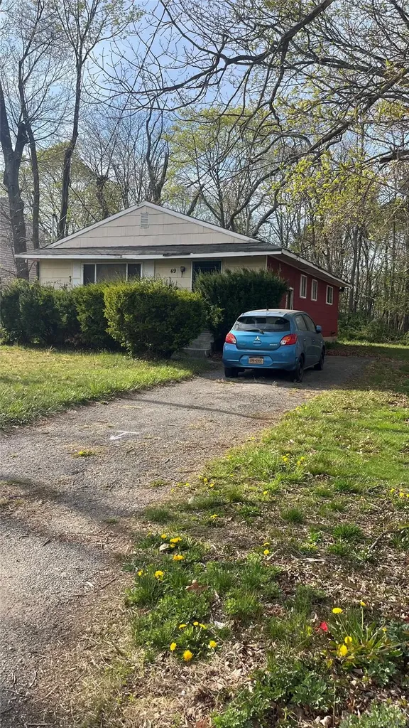 49 Gordon Avenue West Babylon NY 11704