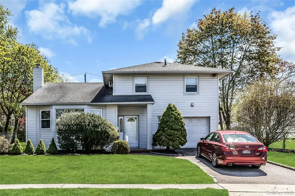17 Fresno Drive Plainview NY 11803