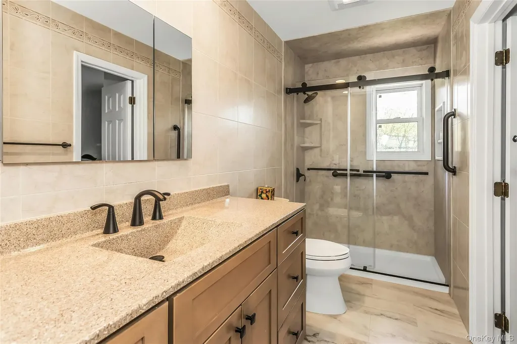 17 Fresno Drive Plainview NY 11803