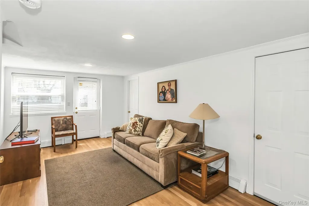 17 Fresno Drive Plainview NY 11803