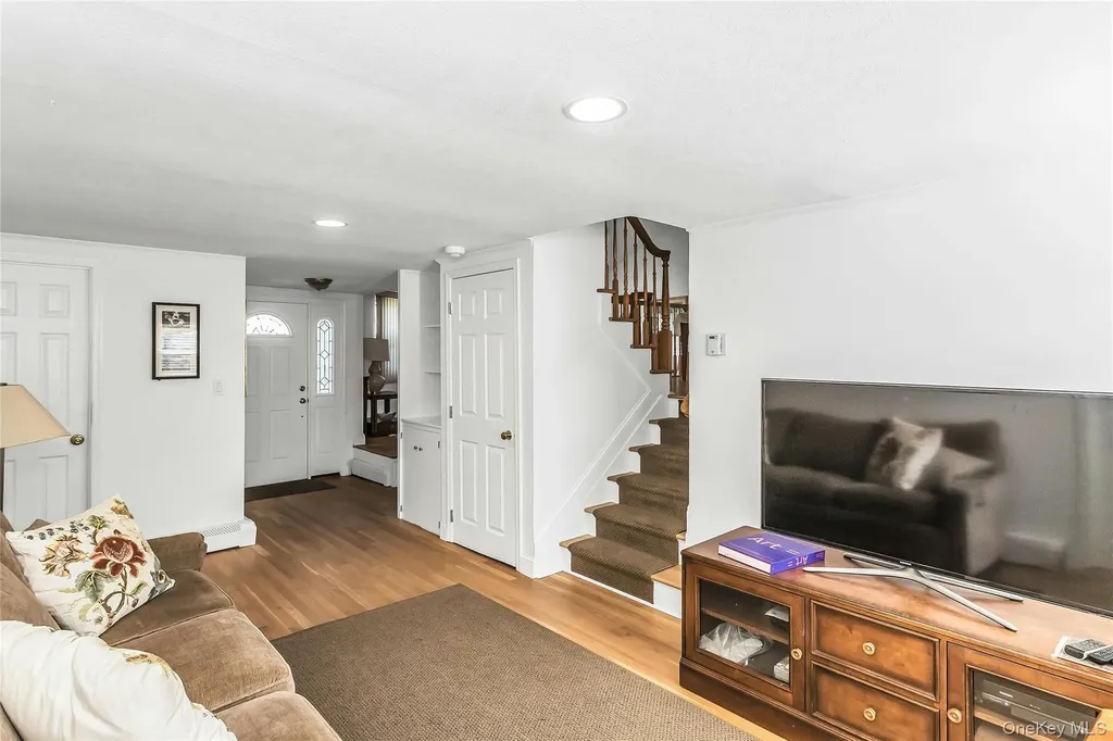 17 Fresno Drive Plainview NY 11803