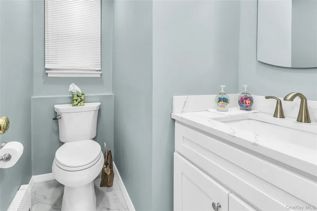 17 Fresno Drive Plainview NY 11803