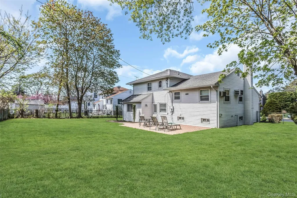 17 Fresno Drive Plainview NY 11803