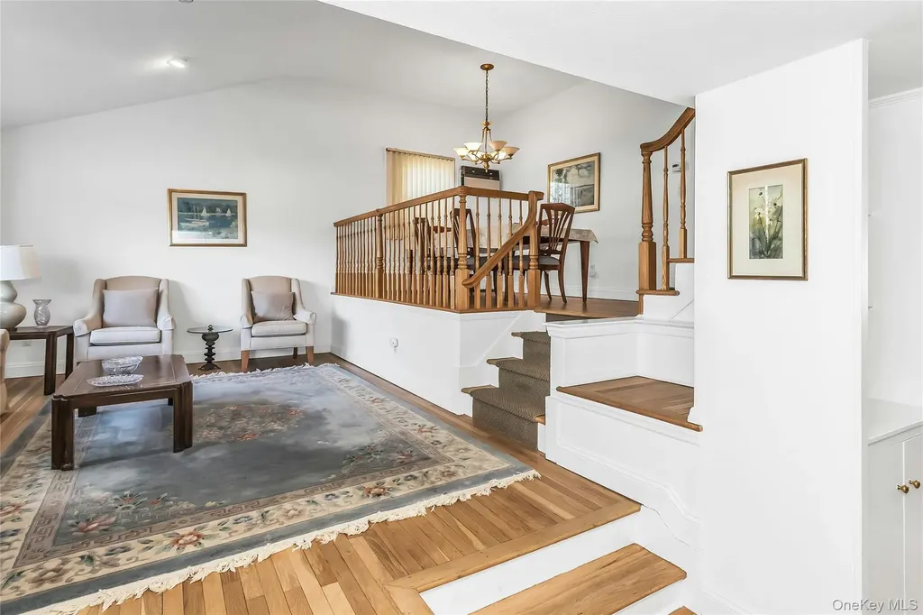 17 Fresno Drive Plainview NY 11803
