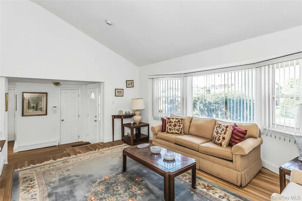 17 Fresno Drive Plainview NY 11803