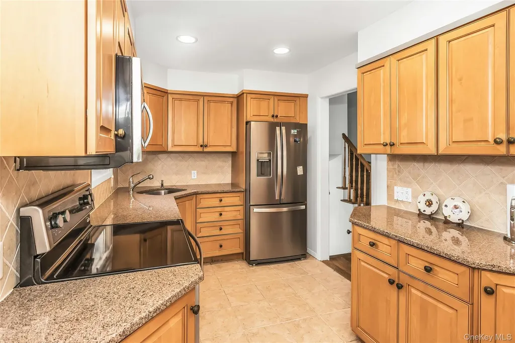 17 Fresno Drive Plainview NY 11803