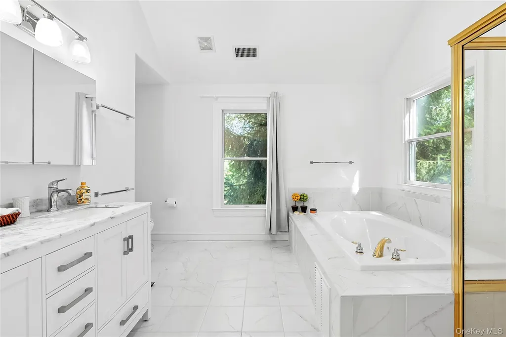 532 Blank Lane Water Mill NY 11976