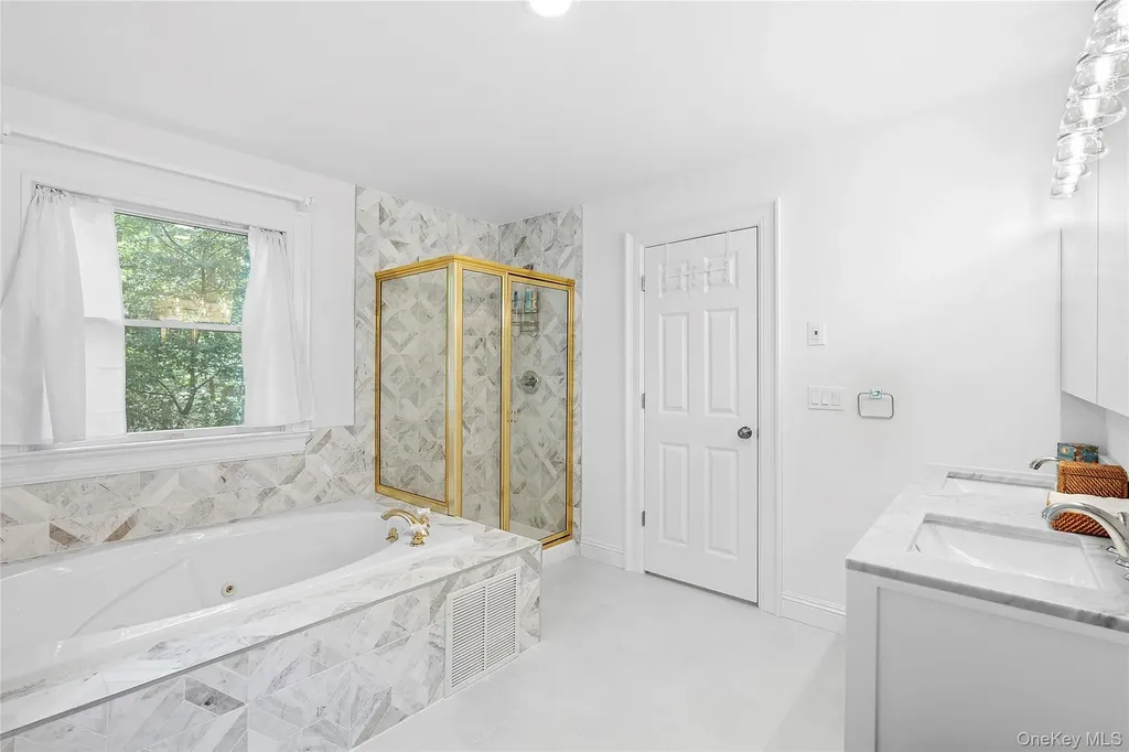532 Blank Lane Water Mill NY 11976