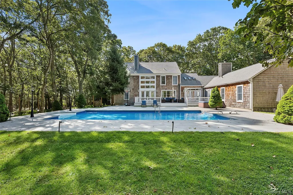 532 Blank Lane Water Mill NY 11976