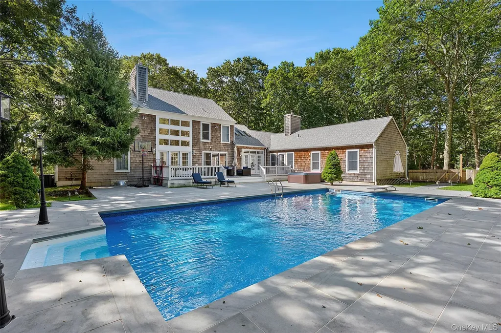 532 Blank Lane Water Mill NY 11976