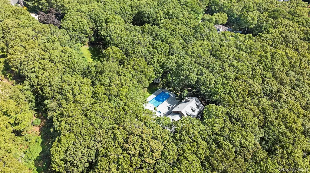 532 Blank Lane Water Mill NY 11976