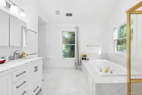 532 Blank Lane Water Mill NY 11976