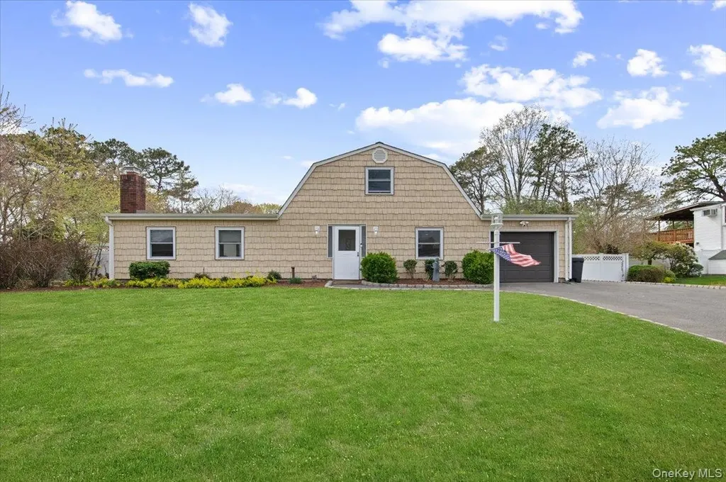 22 Redpine Road Medford NY 11763