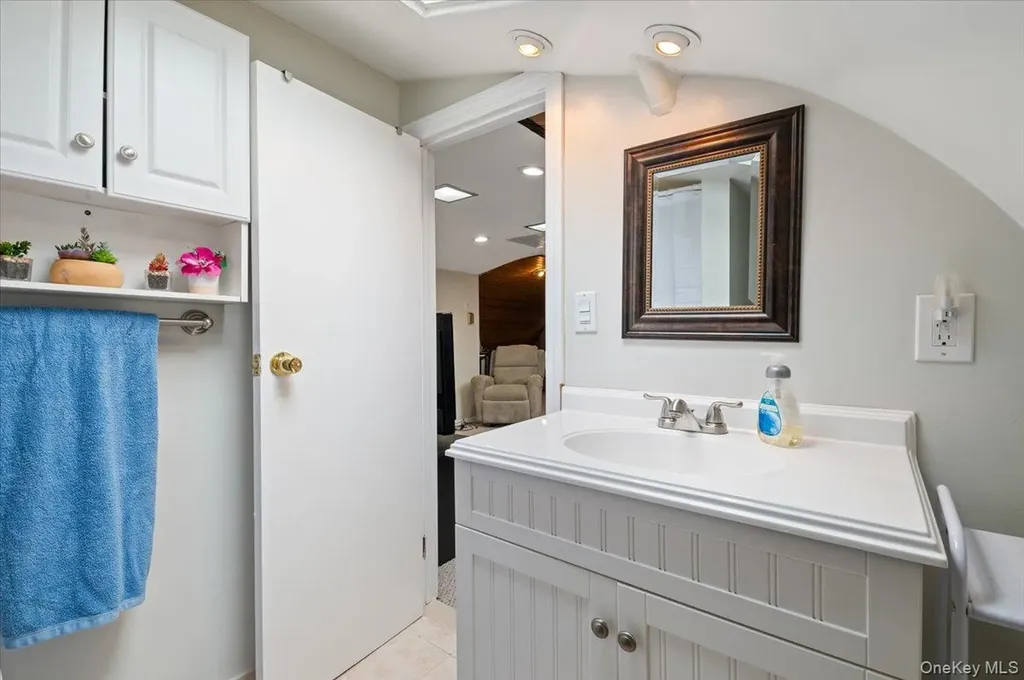 22 Redpine Road Medford NY 11763