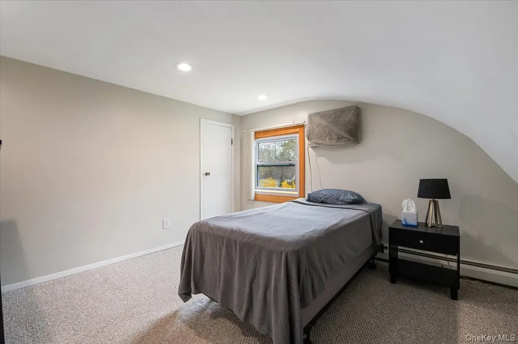 22 Redpine Road Medford NY 11763