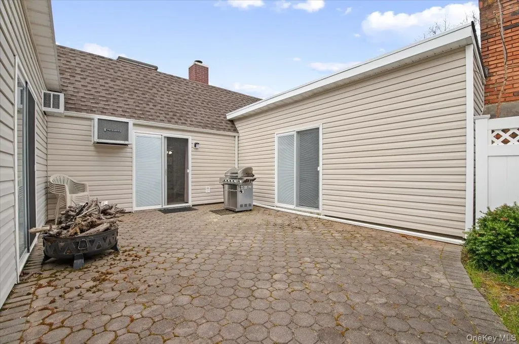 22 Redpine Road Medford NY 11763