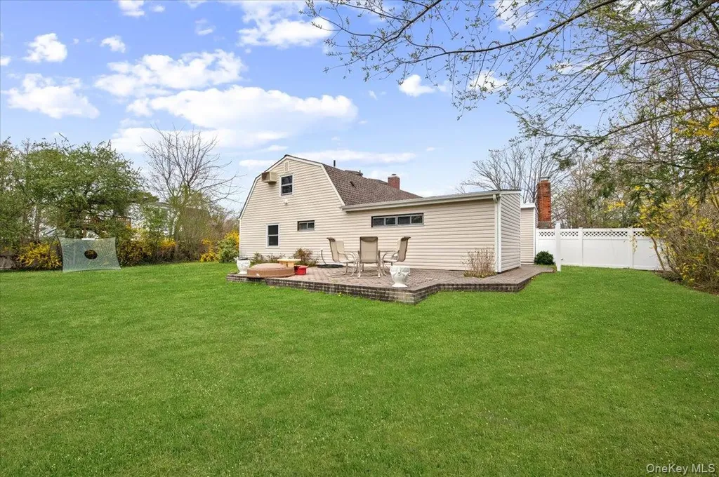 22 Redpine Road Medford NY 11763