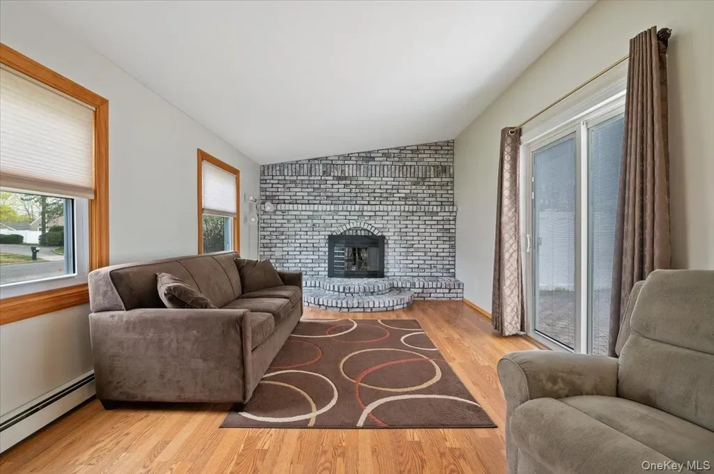 22 Redpine Road Medford NY 11763