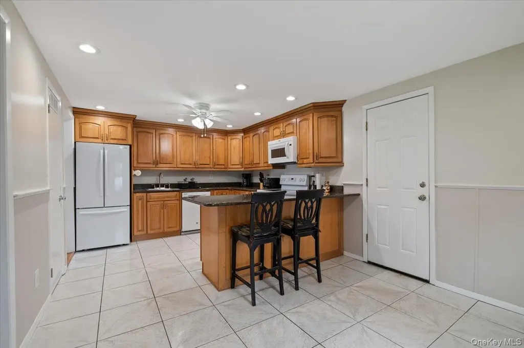 22 Redpine Road Medford NY 11763