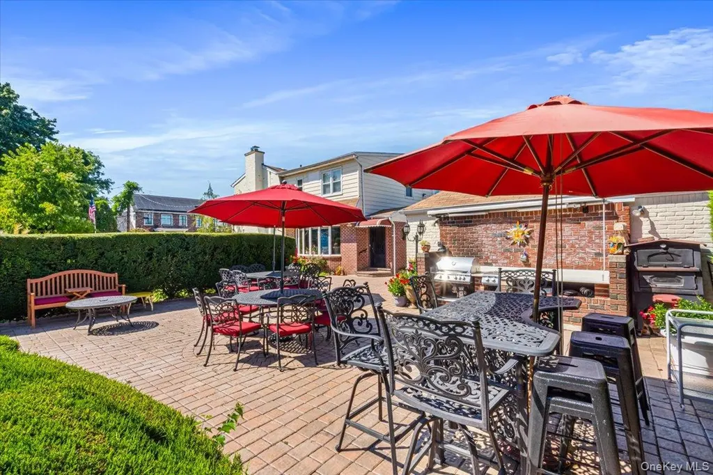 2957 214th Place Bayside NY 11360