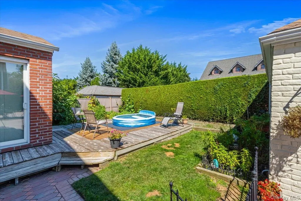 2957 214th Place Bayside NY 11360