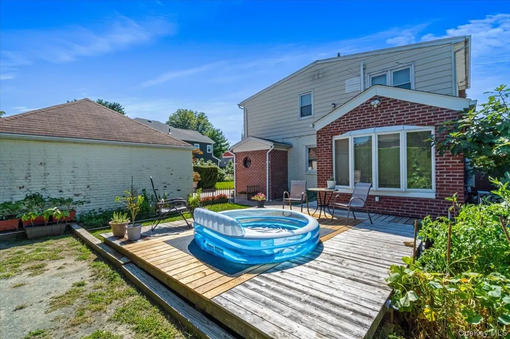 2957 214th Place Bayside NY 11360