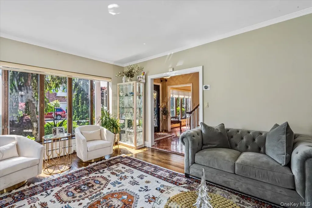 2957 214th Place Bayside NY 11360