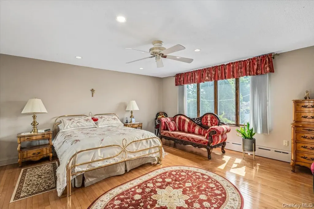 2957 214th Place Bayside NY 11360