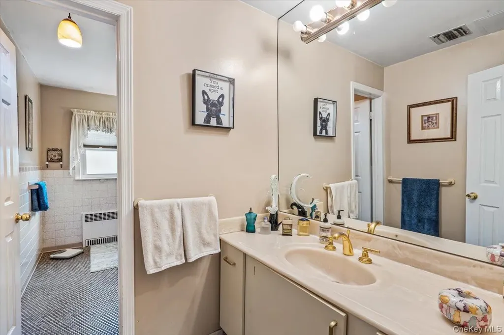 2957 214th Place Bayside NY 11360