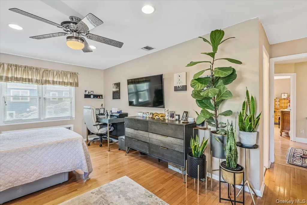 2957 214th Place Bayside NY 11360