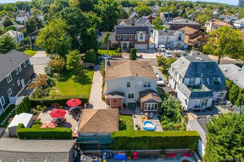 2957 214th Place Bayside NY 11360