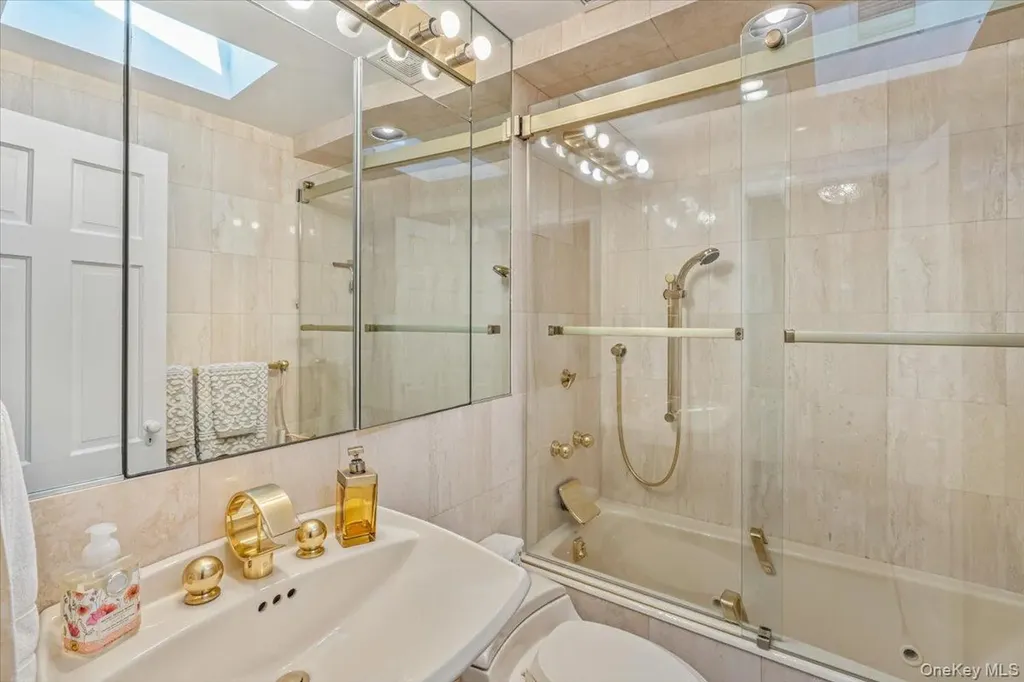2957 214th Place Bayside NY 11360