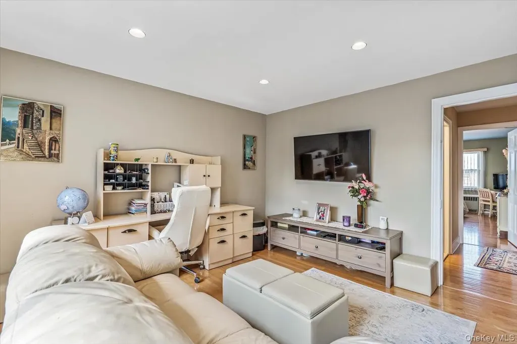 2957 214th Place Bayside NY 11360