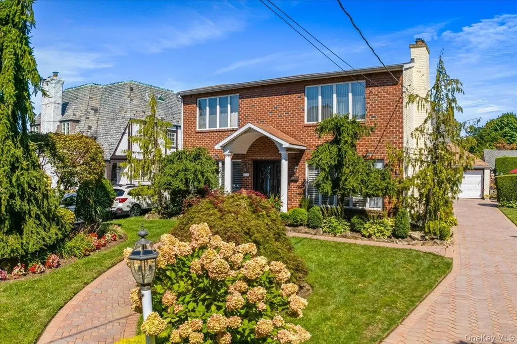 2957 214th Place Bayside NY 11360